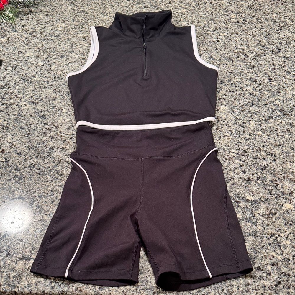 Black Women's Athletic shirt/Short set medium